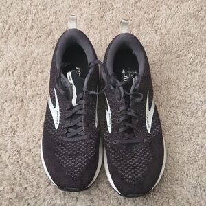 Brooks Black and White Women's Sneakers